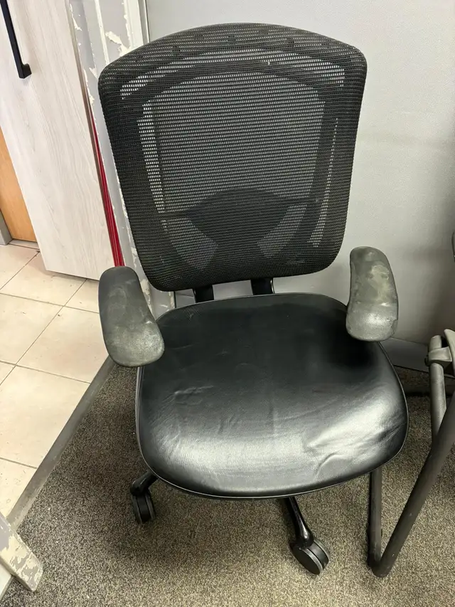 Teknion Contessa Leather Chair!