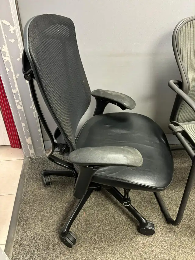 Teknion Contessa Leather Chair! - Photo 2