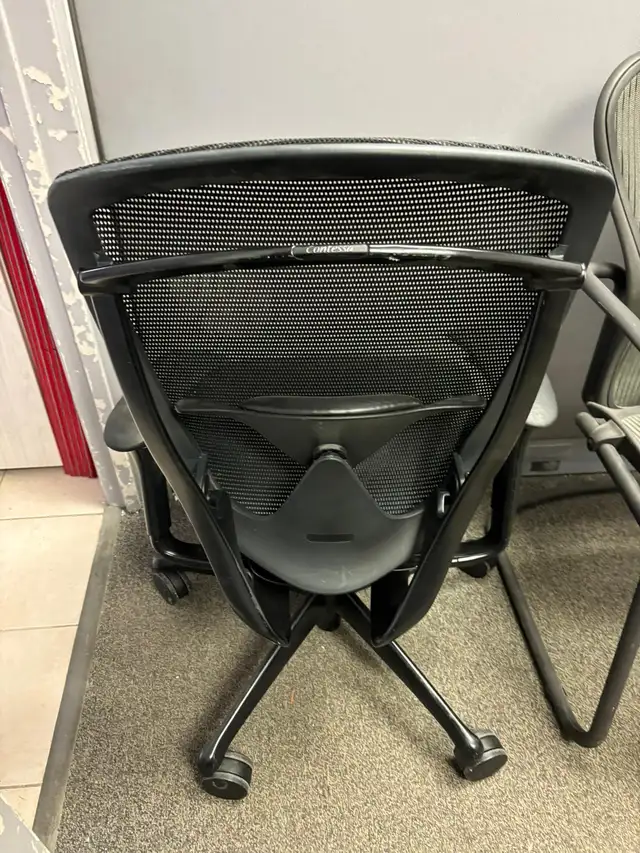 Teknion Contessa Leather Chair! - Photo 6