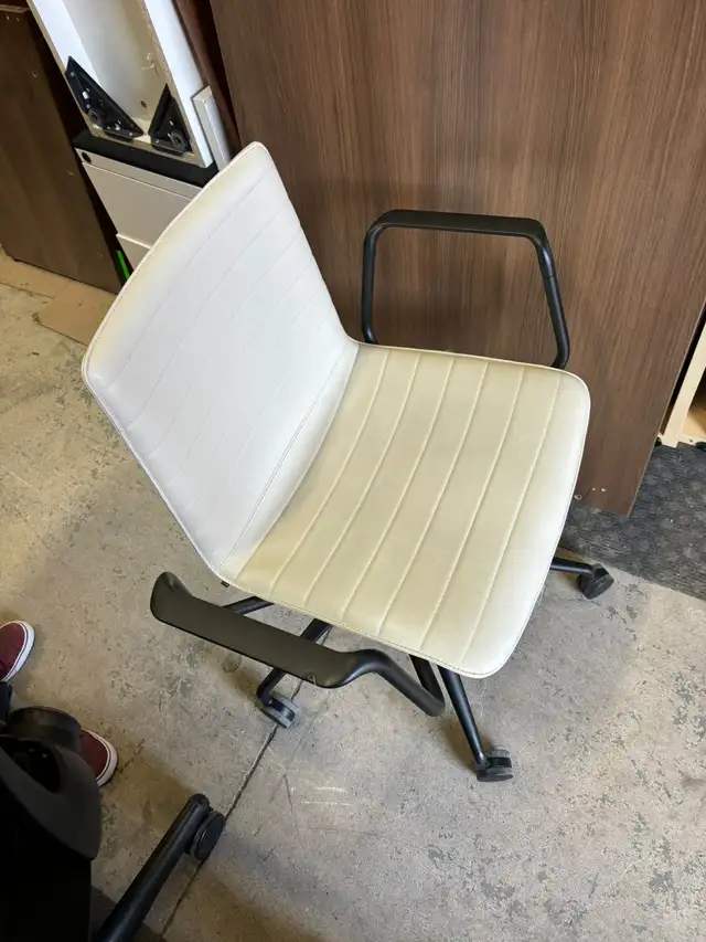 Andreu World Swivel Chair Flex Chair! - Photo 3