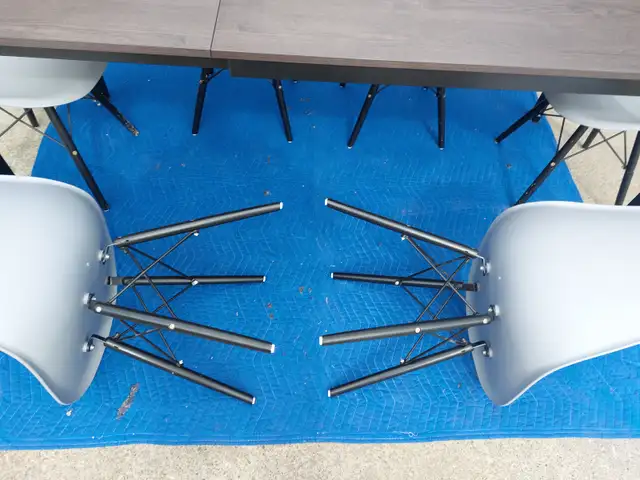 Extendable table with chairs - Photo 7