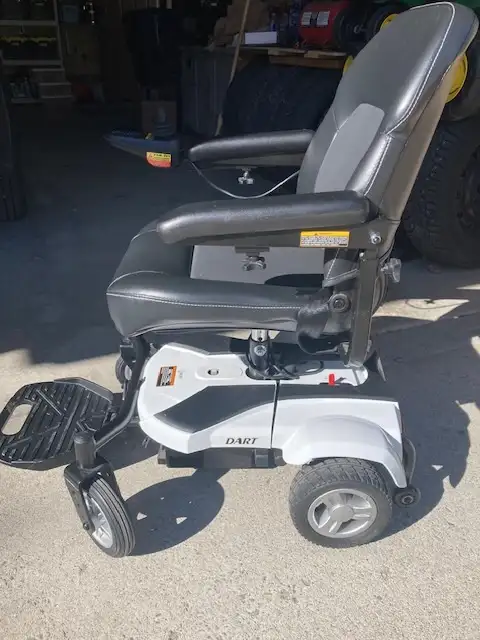 Pathmaster Dart P3321B Electric Scooter/Wheelchair