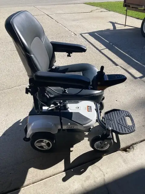 Pathmaster Dart P3321B Electric Scooter/Wheelchair - Photo 2