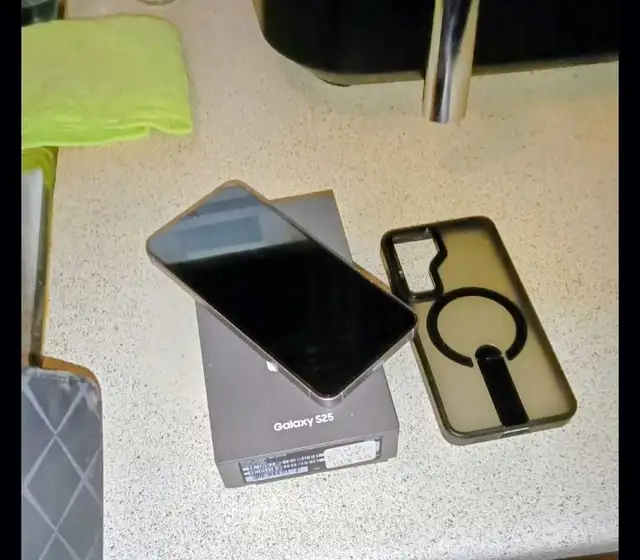 SAMSUNG S25 6 MONTHS OLD MINT