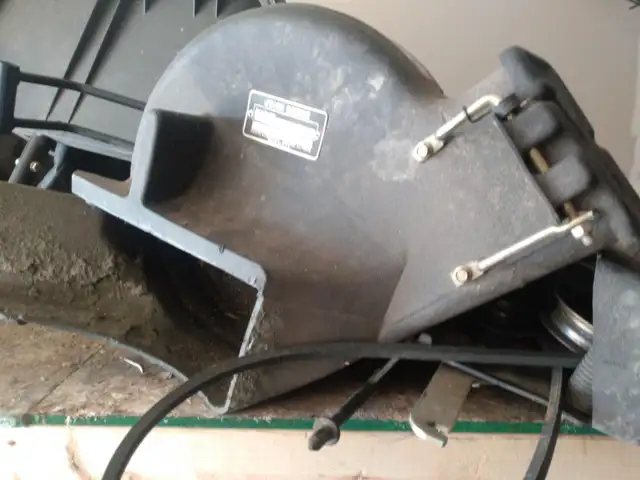 Power Flow bagger for a John Deere LT166 lawn tractor - Photo 3