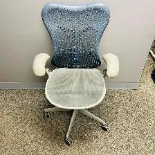 Herman Miller Mirra Chair(17)-Small tear on the seat!
