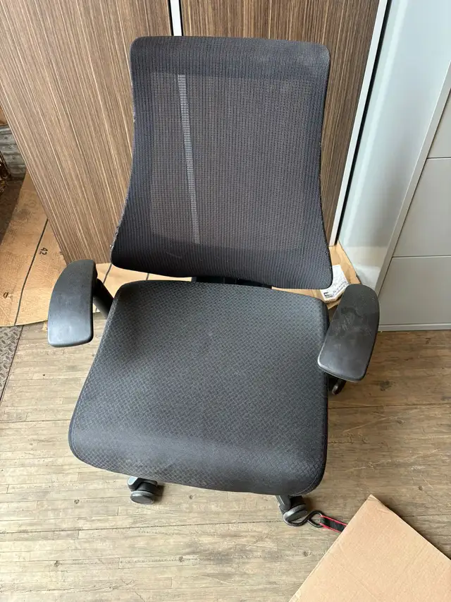 Global Spree Medium Back Synchro-Tilter with Mesh Back Chair! - Photo 3