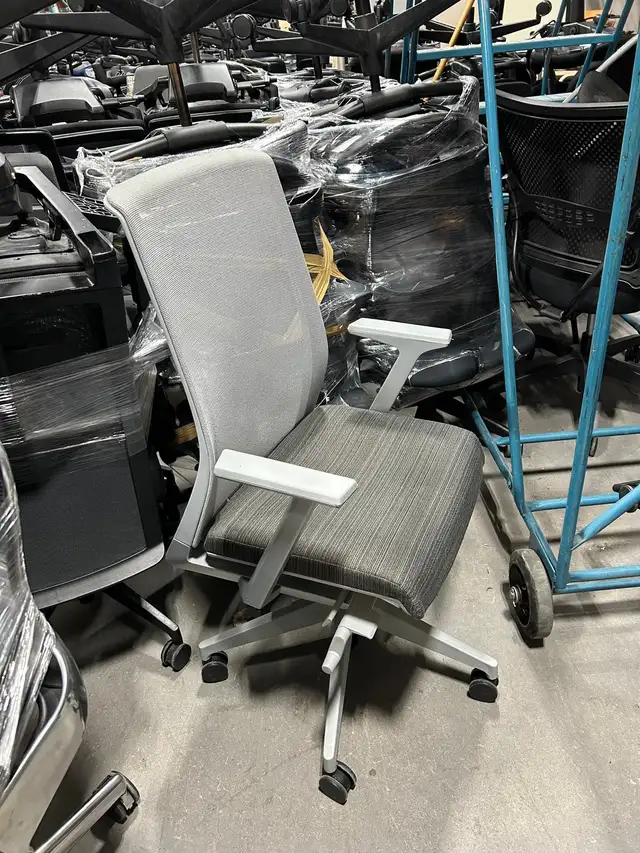 Haworth Very Task Chair! - Photo 3