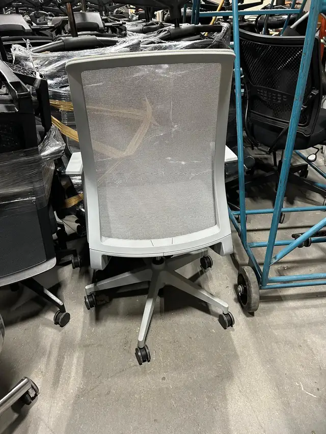 Haworth Very Task Chair! - Photo 4