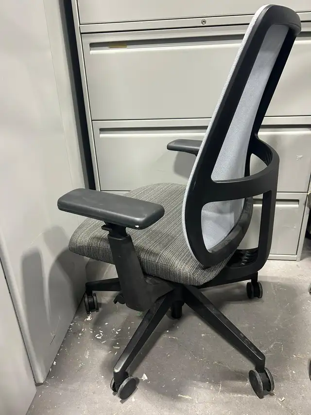 Haworth Lively Office Chair! - Photo 3