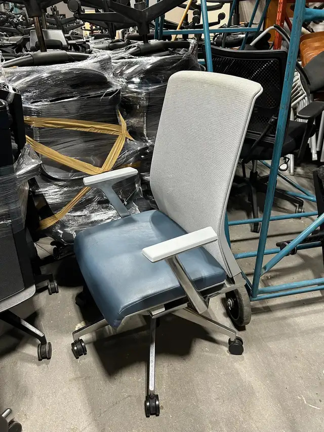 Haworth Very Task Chair! - Photo 3