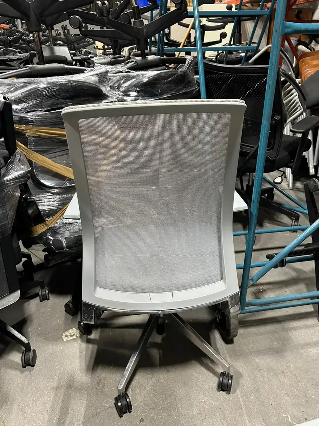 Haworth Very Task Chair! - Photo 4