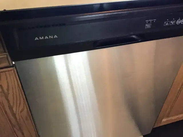 AMANA DISHWASHER, STAINLESS STEEL 6 MONTHS OLD - Photo 2