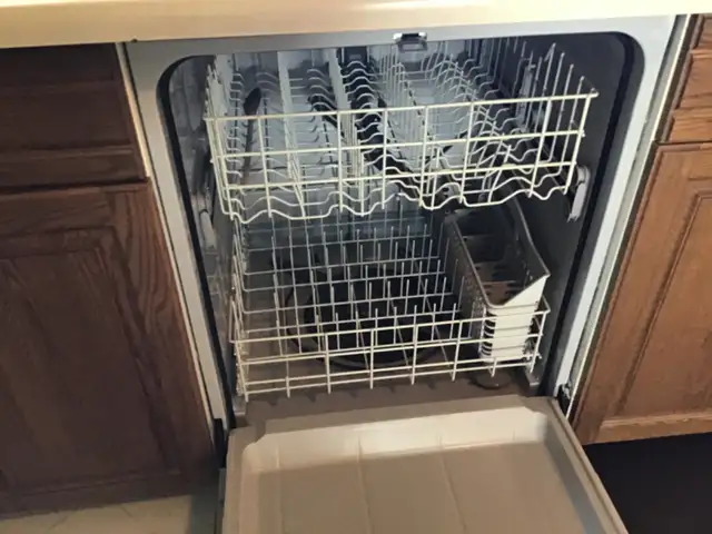 AMANA DISHWASHER, STAINLESS STEEL 6 MONTHS OLD - Photo 3