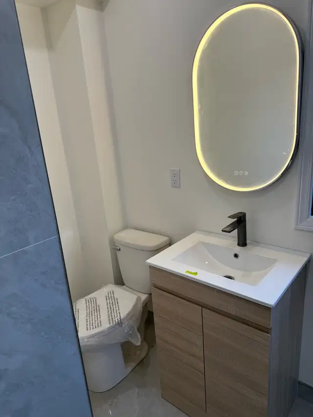 Downtown Toronto one newly renovated studio available May 1st - Photo 2