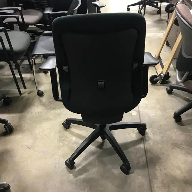 Teknion Amicus Ergonomic Chair! - Photo 4