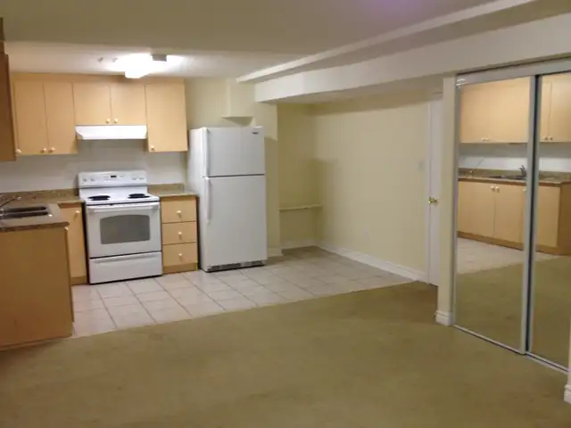 2 Bedroom Basement Apartment - Photo 2