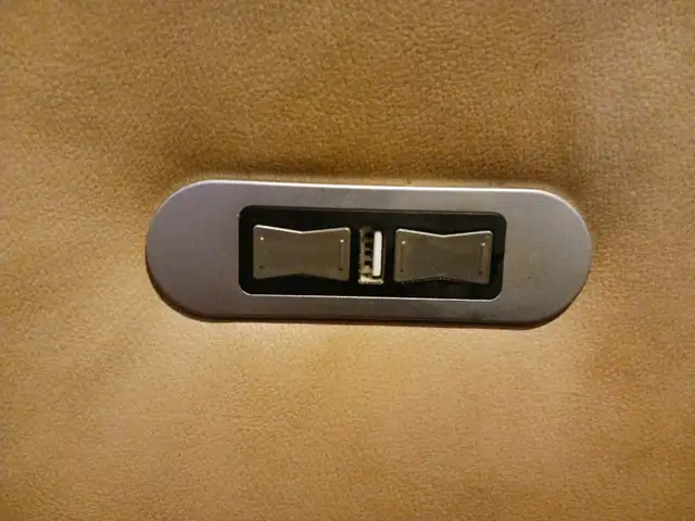 SOFA 2 PLACES EN CUIR INCLINABLES AVEC MOTEURS SILENCIEUX - Photo 2