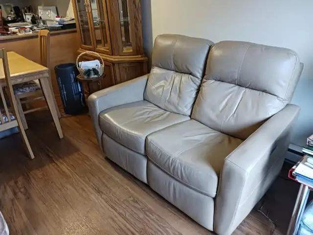 SOFA 2 PLACES EN CUIR INCLINABLES AVEC MOTEURS SILENCIEUX - Photo 4