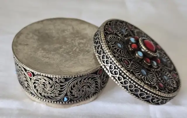 Tibetan Filigree White Metal Trinket Box - Photo 3