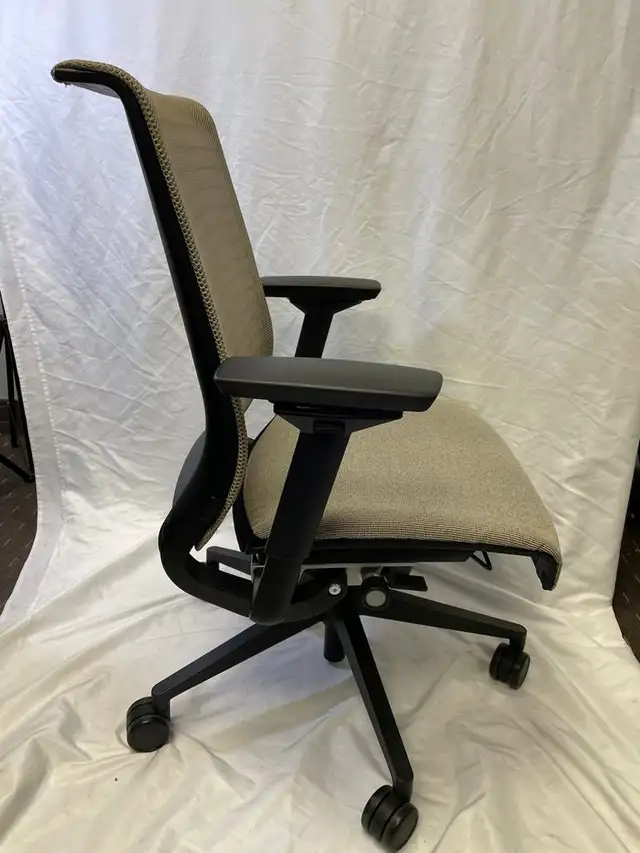 Steelcase Think Chair-Call Us Now! - Photo 2