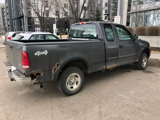 2003 Ford F150 XL - Photo 2