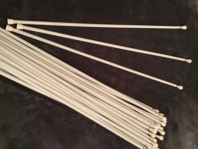 20 POLES BLANCS À RIDEAUX À PRESSION 2à4PIEDS LONG: $5.00 CHACUN - Photo 2