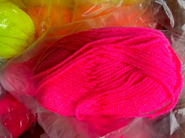 LARGE QUANTITY UV (BLACKLIGHT) REACTIVE PRODUCTS. EUROPEAN MADE. - Photo 2