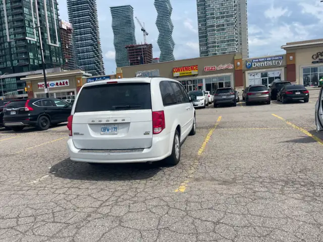 2014  Dodge  Caravan. CERTIFIED - Photo 3