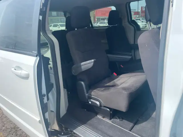 2014  Dodge  Caravan. CERTIFIED - Photo 6