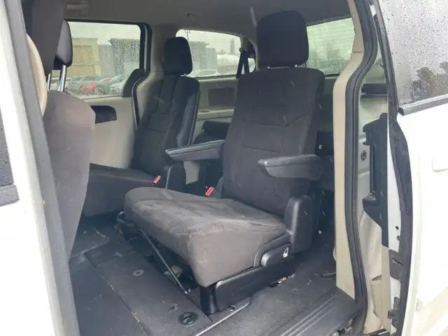 2014  Dodge  Caravan. CERTIFIED - Photo 8