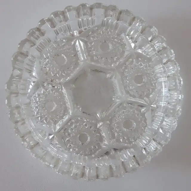 3 CONTENANTS NEUFS CUISINE CRYSTAL $10.00 CHAQUE OU $25.OO LES 3