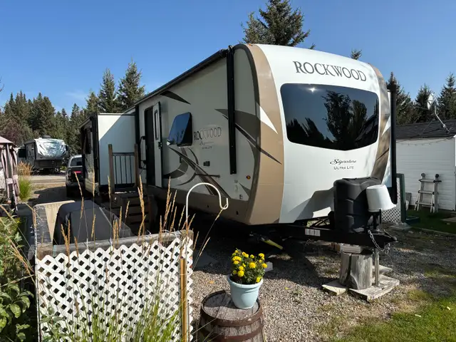 2019 Rockwood Ultra-Lite 8329SS