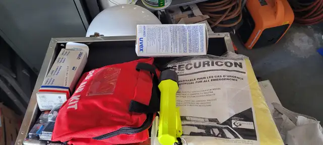 Emergency Roadside Kit - Aluminum Case - Photo 3