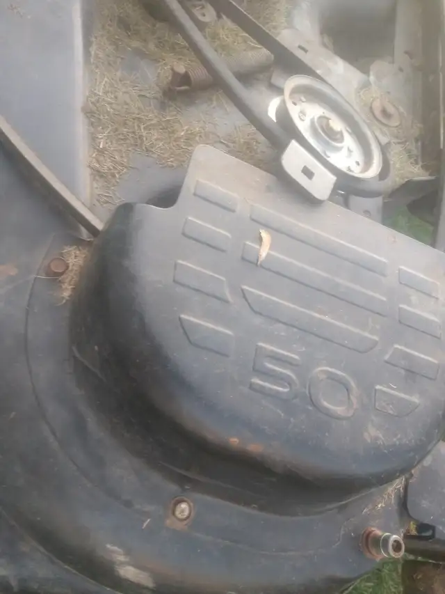 Troy-Bilt 50' lawn tractor STRIPPED FOR PARTS! - Photo 3