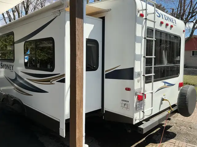 OUT BACK SYDNEY2012 model 288 - Photo 4