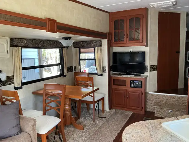 OUT BACK SYDNEY2012 model 288 - Photo 5