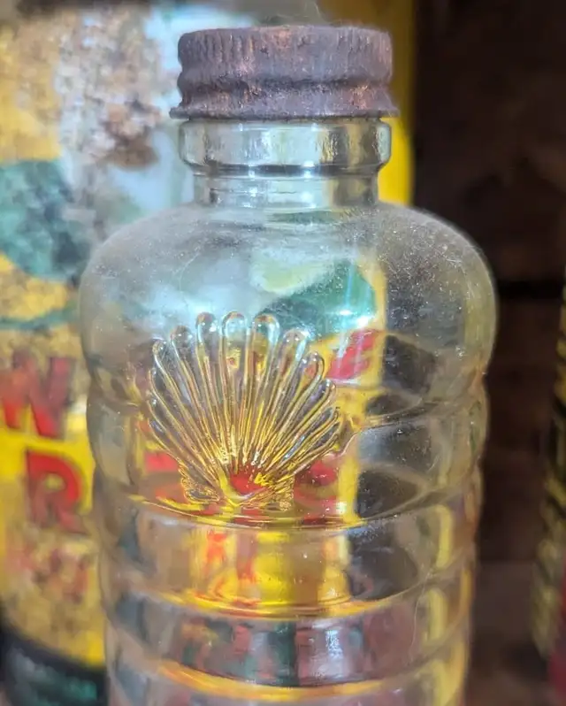 VINTAGE 1940's SHELL OIL CANADA FURNITURE POLISH (8 OZ.) OIL CAN - Photo 2