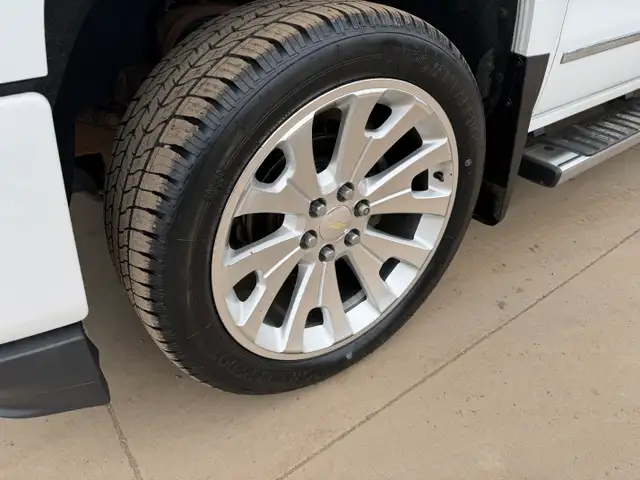 2017 Chevrolet Silverado 1500 LTZ - Photo 3