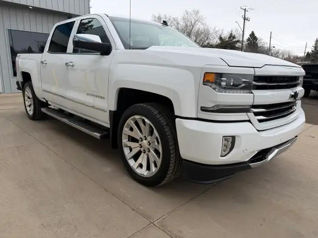 2017 Chevrolet Silverado 1500 LTZ - Photo 6