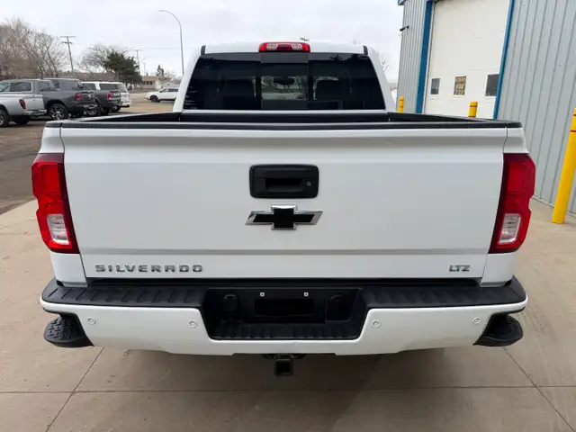 2017 Chevrolet Silverado 1500 LTZ - Photo 11