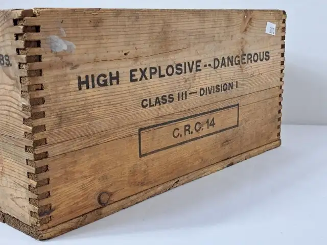 Vintage Polar Dynamite Wood Crate - Photo 2