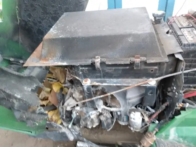 John Deere 320 garden tractor STRIPPED FOR PARTS! - Photo 4