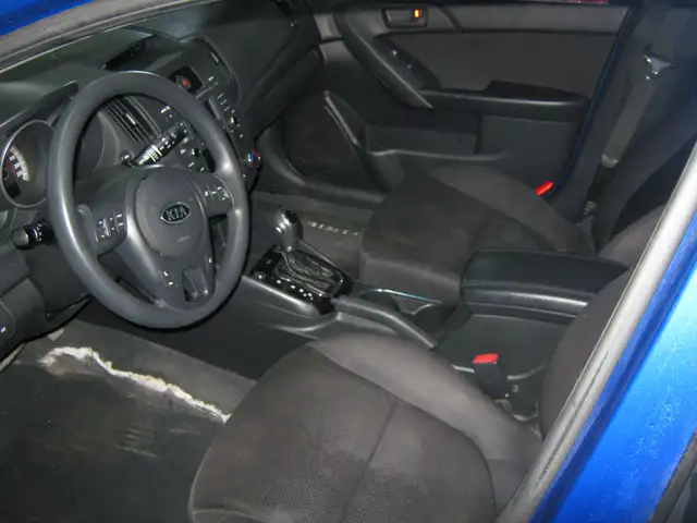 2011 Kia Forte 5-Door EX PETIT BUDGET !! - Photo 9