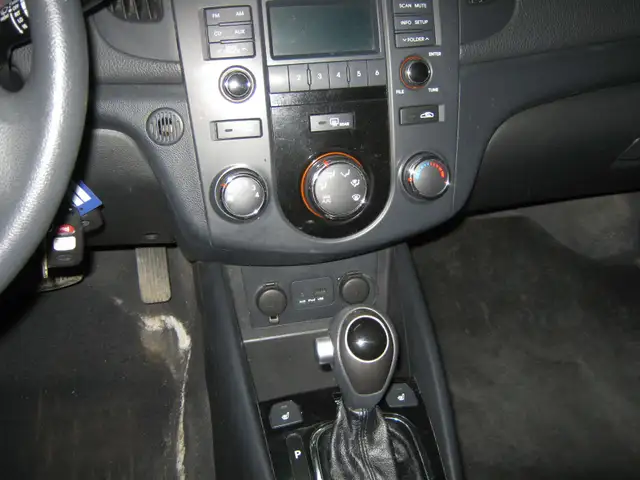 2011 Kia Forte 5-Door EX PETIT BUDGET !! - Photo 10