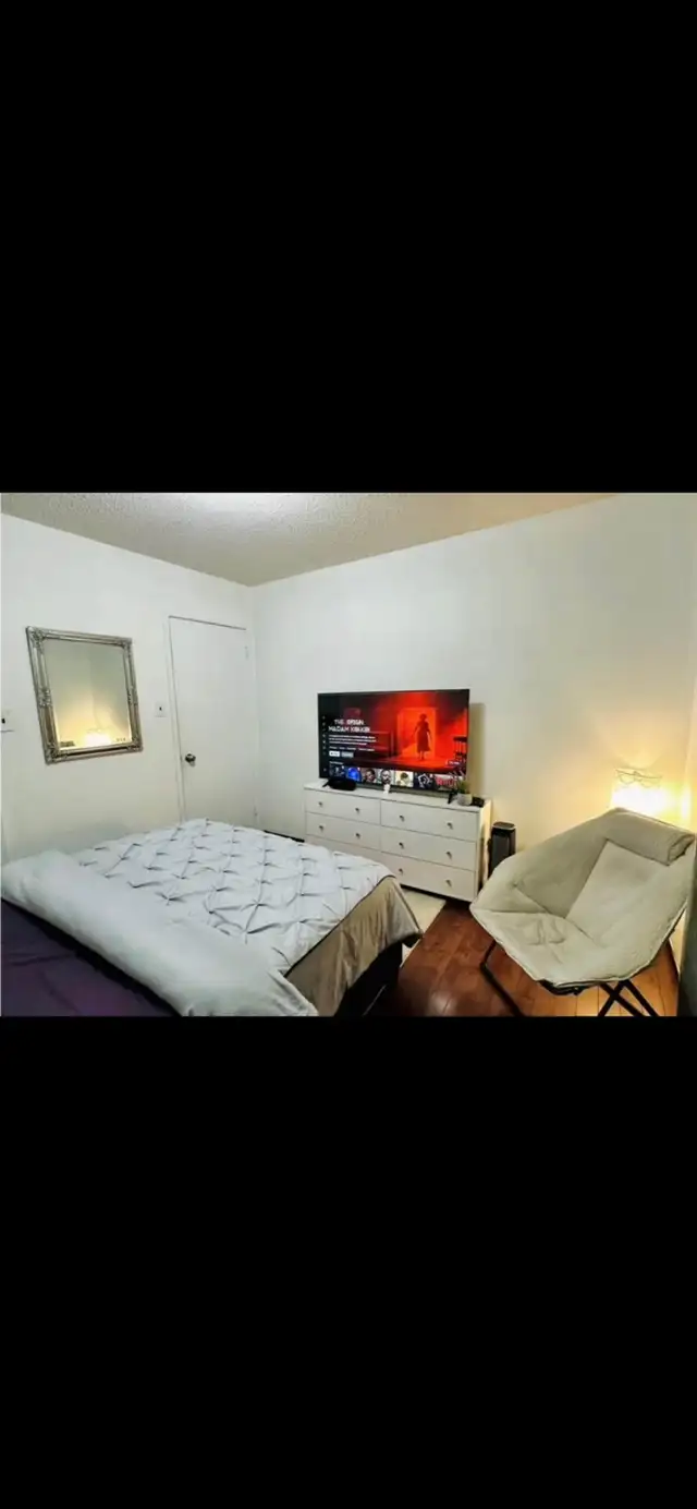 Private bedroom for rent - Photo 2