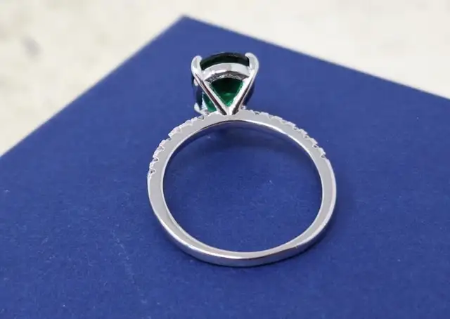 Stunning Green Teardrop ring. Size 8.5 - Photo 4