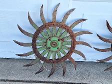 Pair of 17' metal garden art wheels - Photo 3