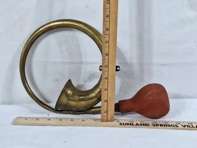 Vintage brass car horn - Photo 2