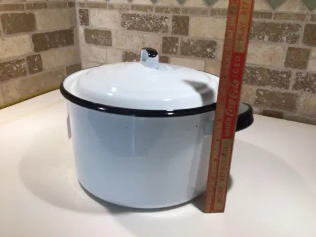 Vintage White/Black enamel ware stock pot - Photo 4